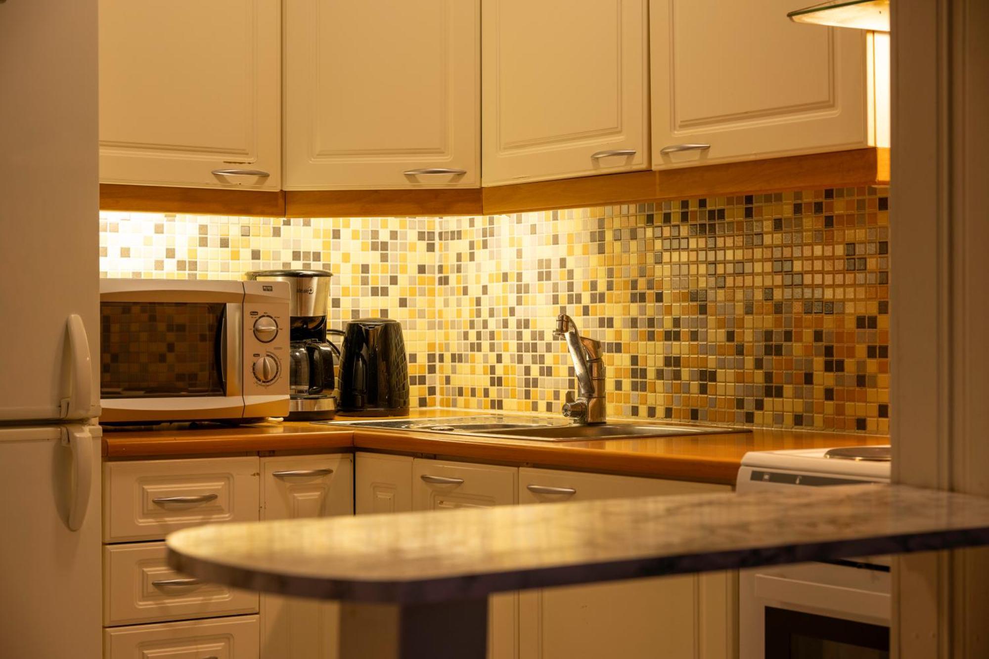 קמי Cozy Apartment By The Sea 2 Rooms Free Private Parking מראה חיצוני תמונה